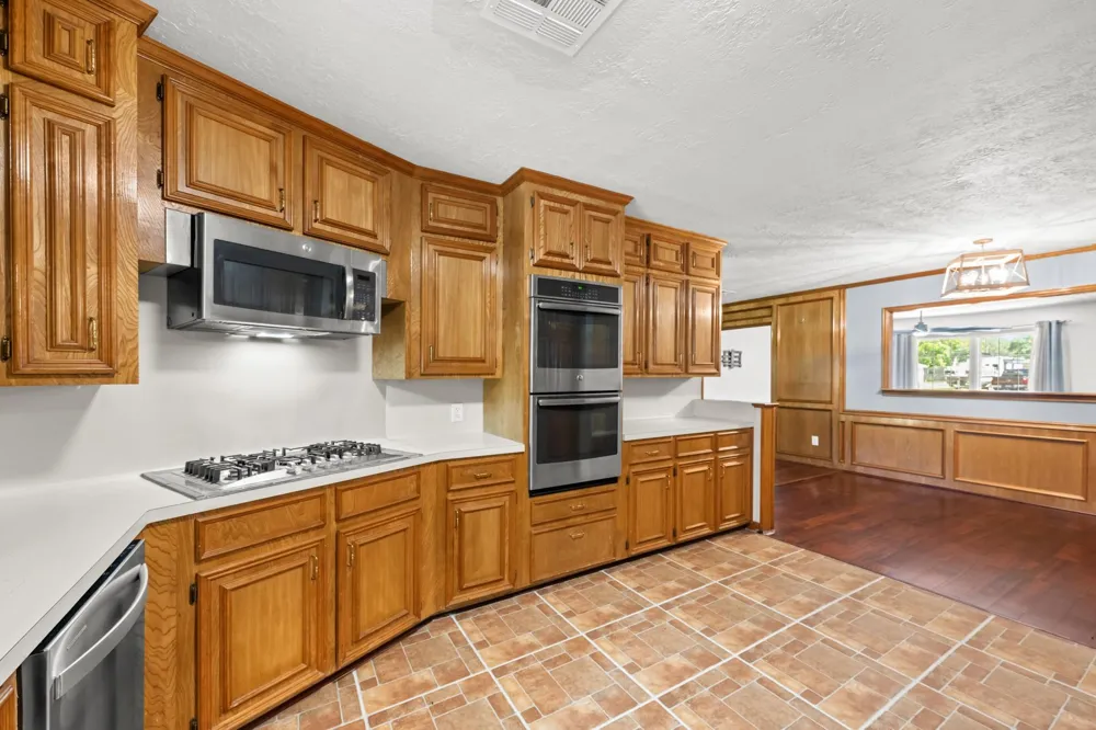 616 Cannan Drive Angleton, TX 77515