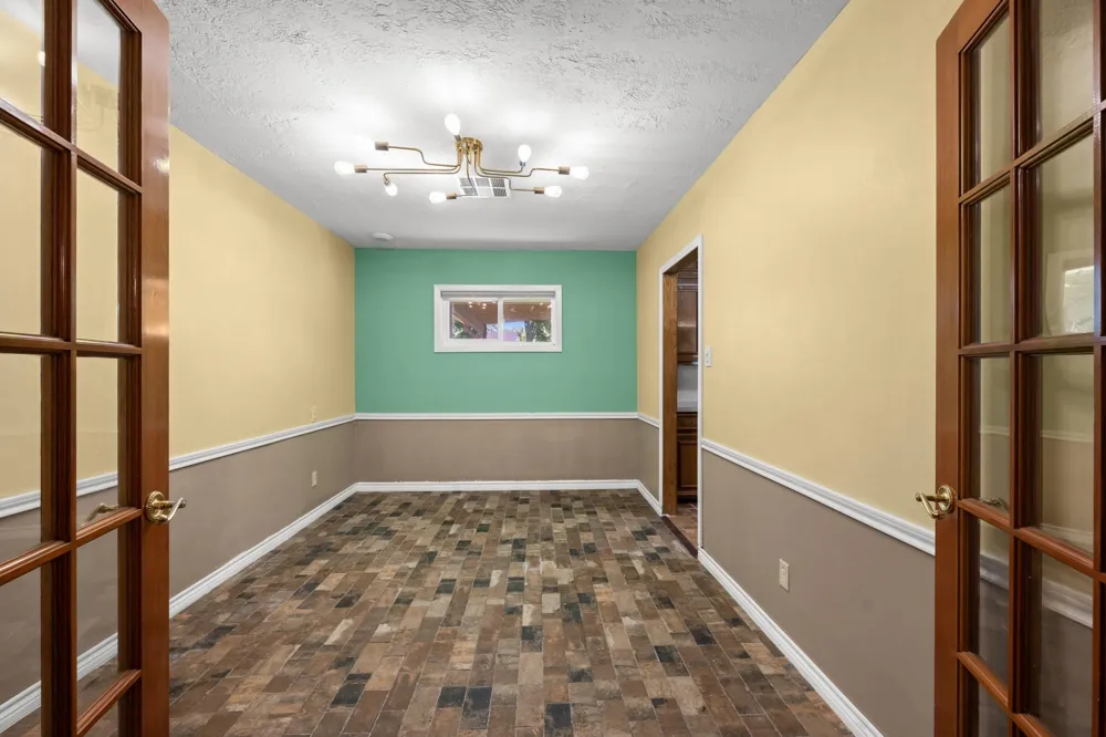 616 Cannan Drive Angleton, TX 77515