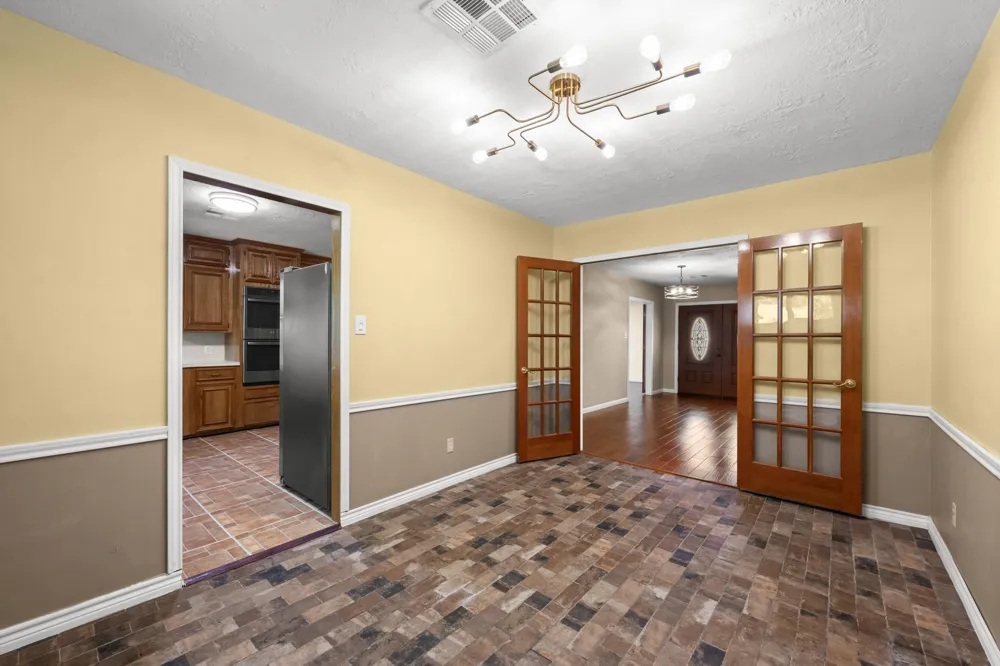 616 Cannan Drive Angleton, TX 77515