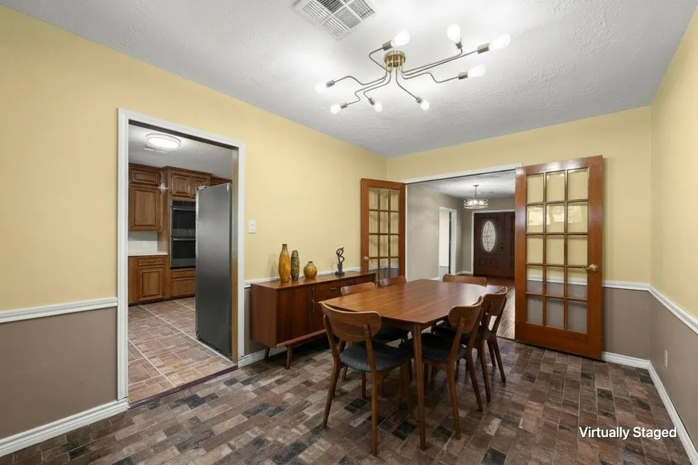 616 Cannan Drive Angleton, TX 77515