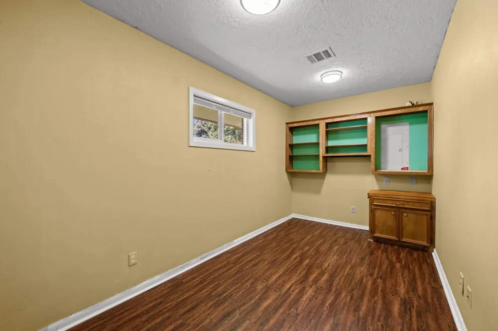 616 Cannan Drive Angleton, TX 77515