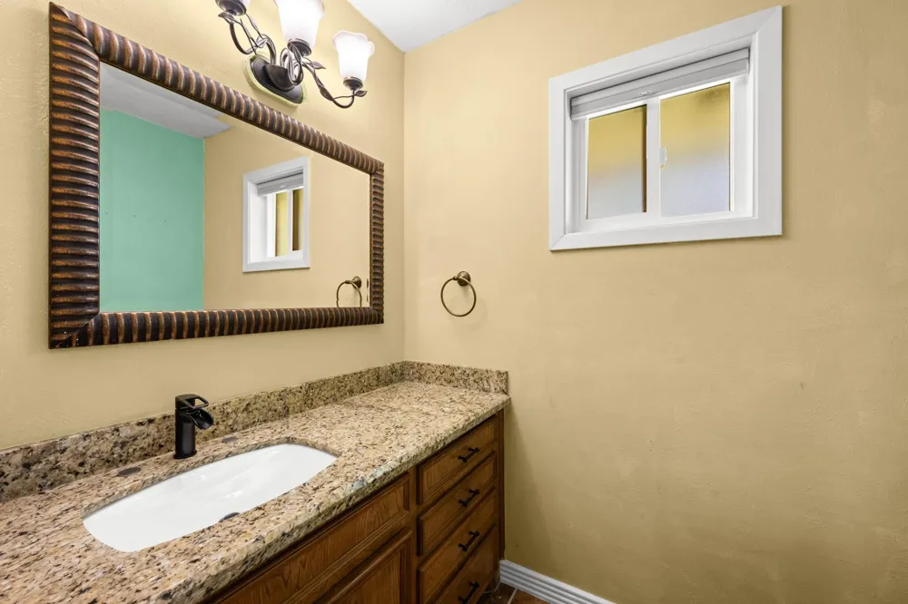 616 Cannan Drive Angleton, TX 77515
