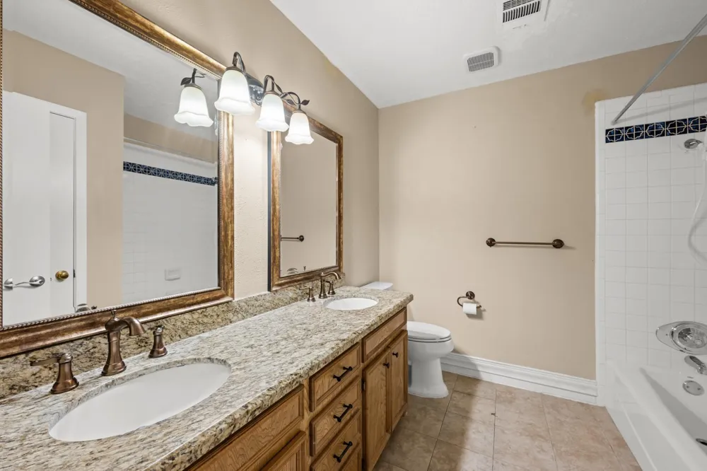616 Cannan Drive Angleton, TX 77515