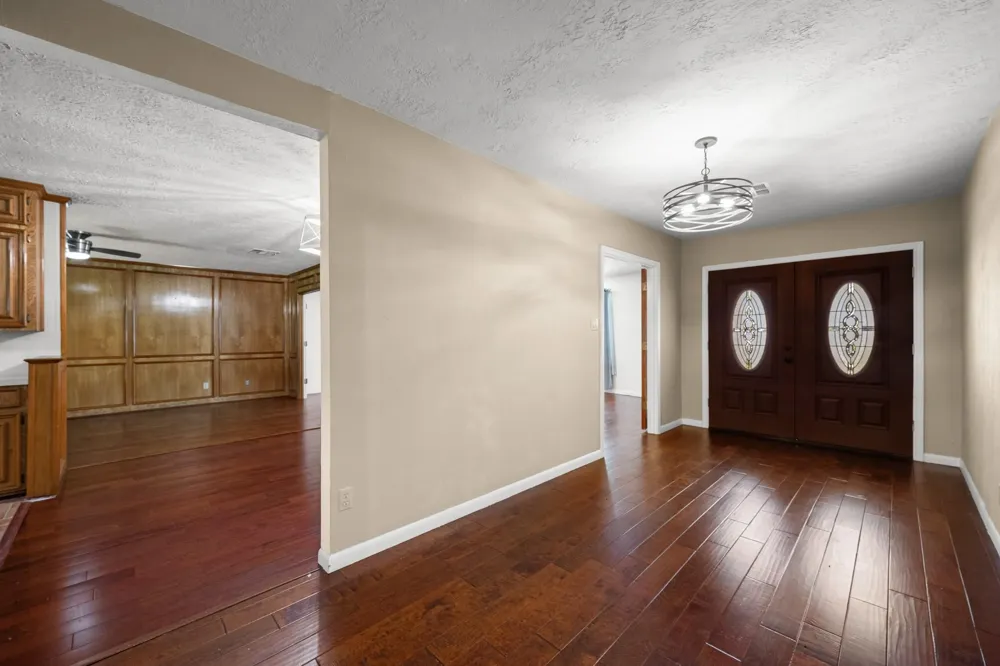 616 Cannan Drive Angleton, TX 77515