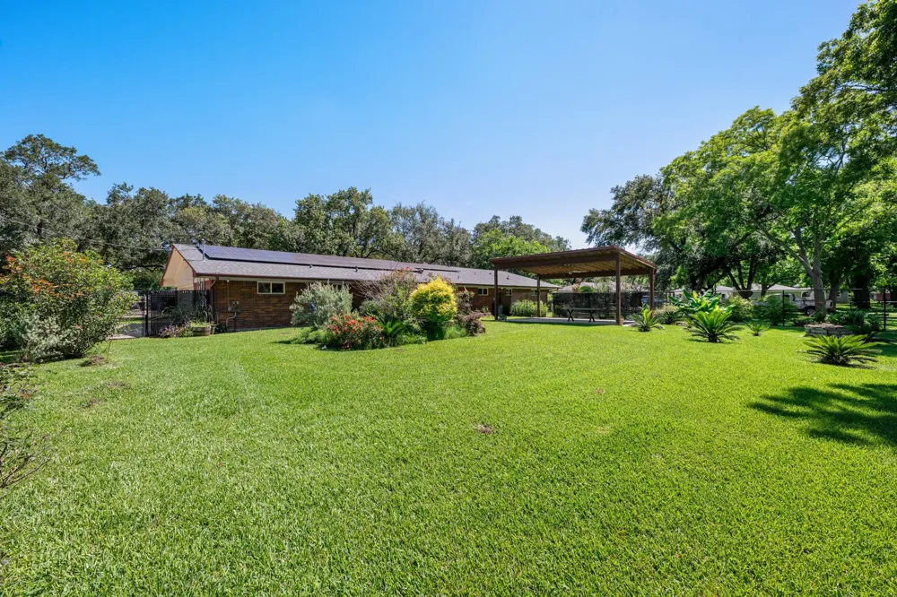 616 Cannan Drive Angleton, TX 77515