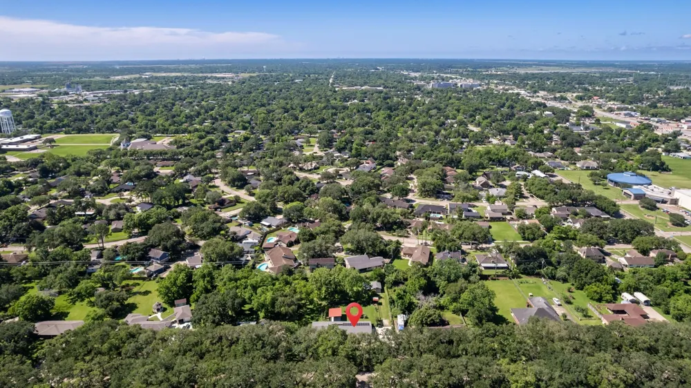 616 Cannan Drive Angleton, TX 77515