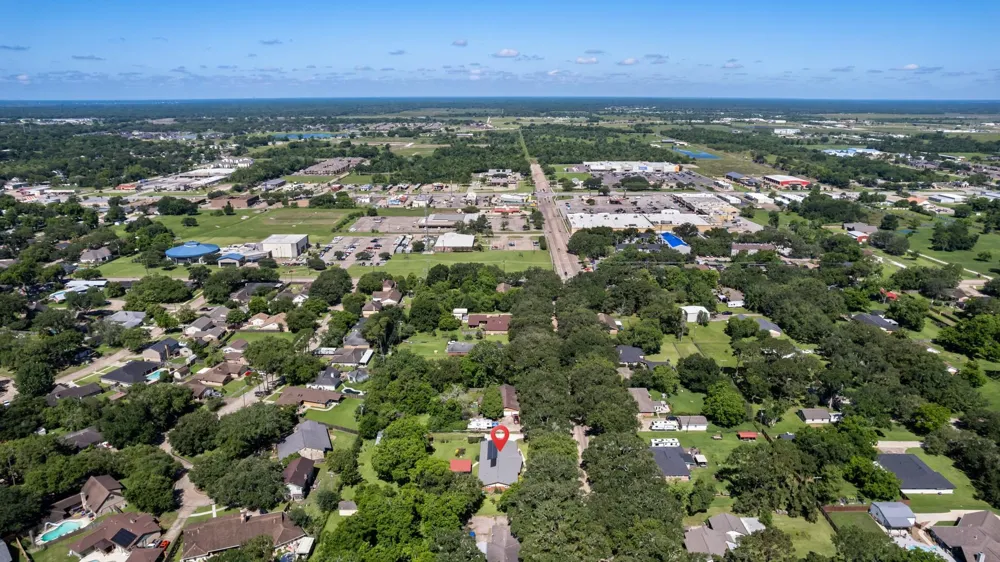 616 Cannan Drive Angleton, TX 77515