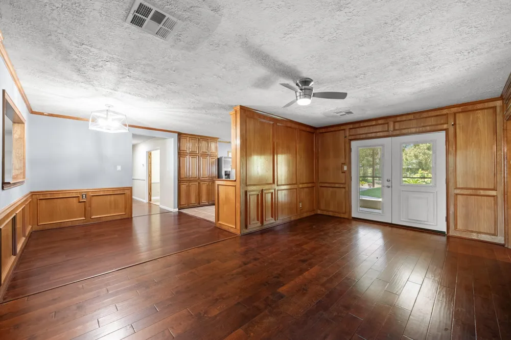 616 Cannan Drive Angleton, TX 77515