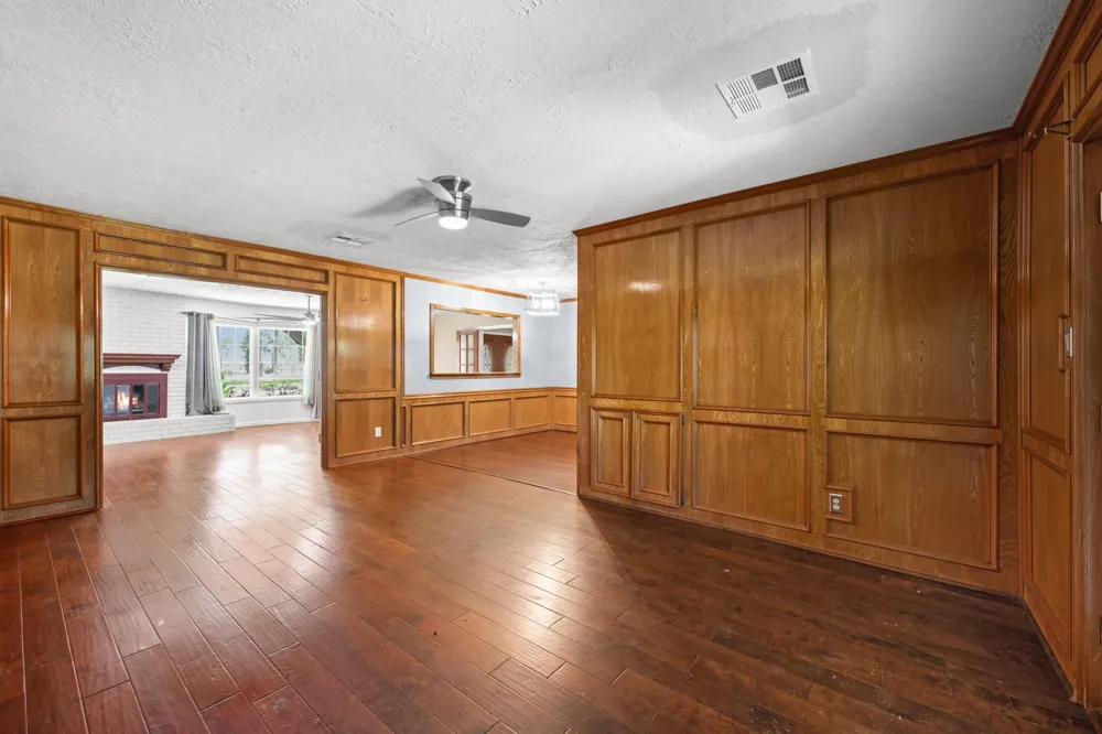 616 Cannan Drive Angleton, TX 77515