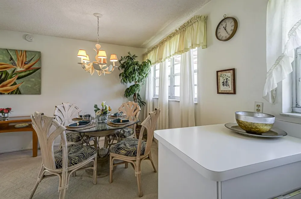 50 WOODLAND DRIVE #202 Vero Beach, FL 32962
