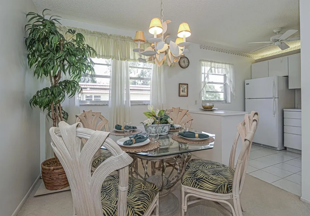 50 WOODLAND DRIVE #202 Vero Beach, FL 32962