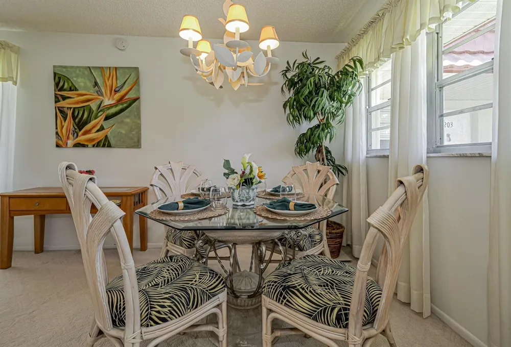 50 WOODLAND DRIVE #202 Vero Beach, FL 32962