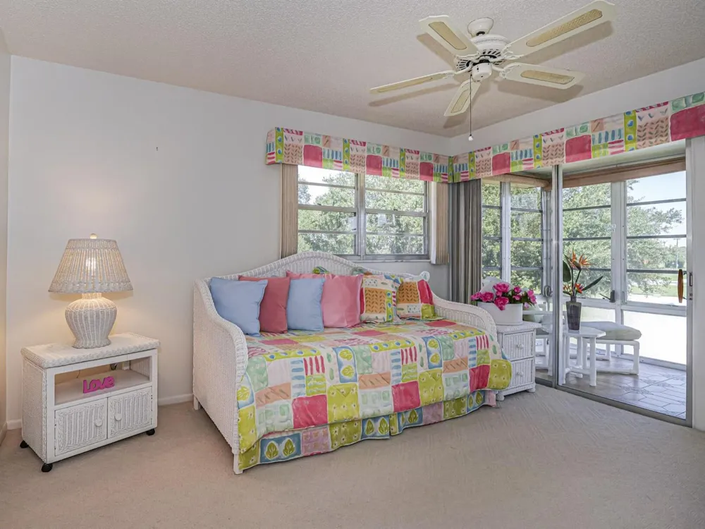 50 WOODLAND DRIVE #202 Vero Beach, FL 32962