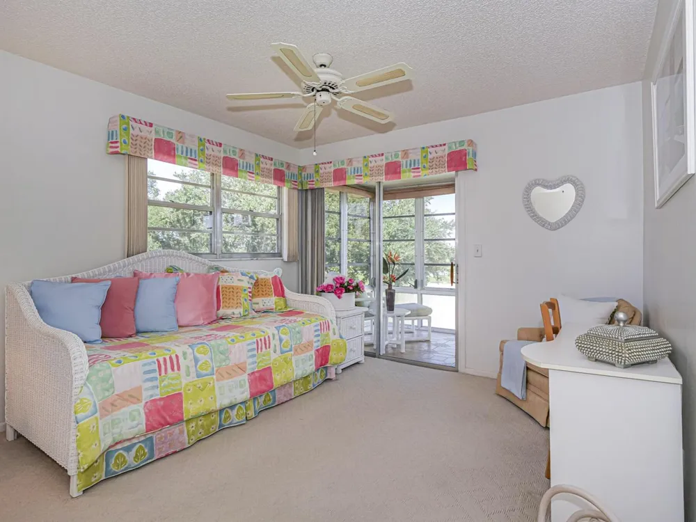 50 WOODLAND DRIVE #202 Vero Beach, FL 32962