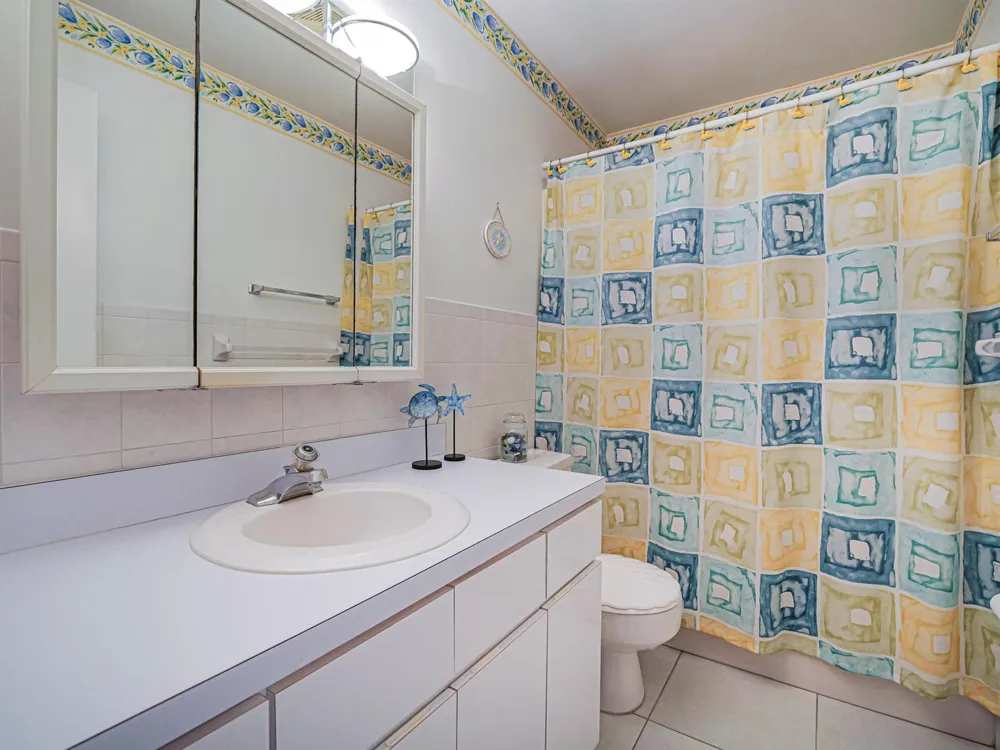 50 WOODLAND DRIVE #202 Vero Beach, FL 32962