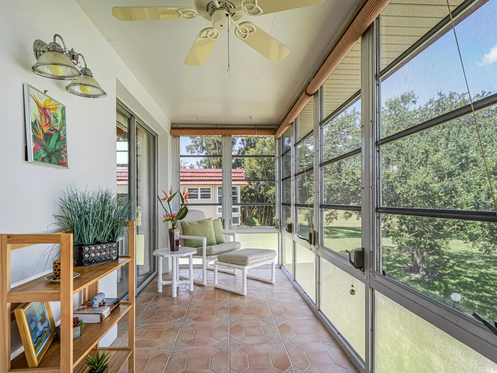 50 WOODLAND DRIVE #202 Vero Beach, FL 32962