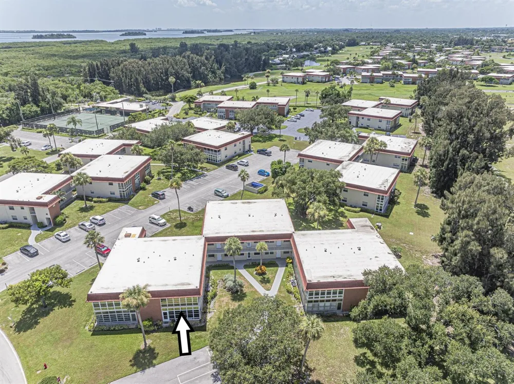 50 WOODLAND DRIVE #202 Vero Beach, FL 32962
