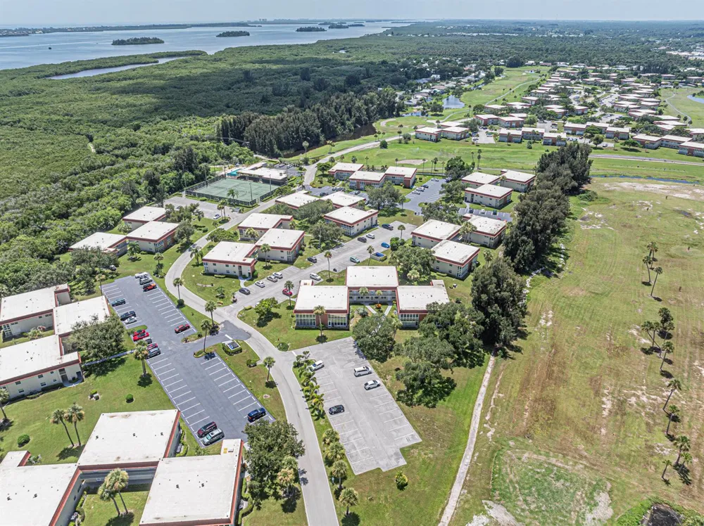 50 WOODLAND DRIVE #202 Vero Beach, FL 32962