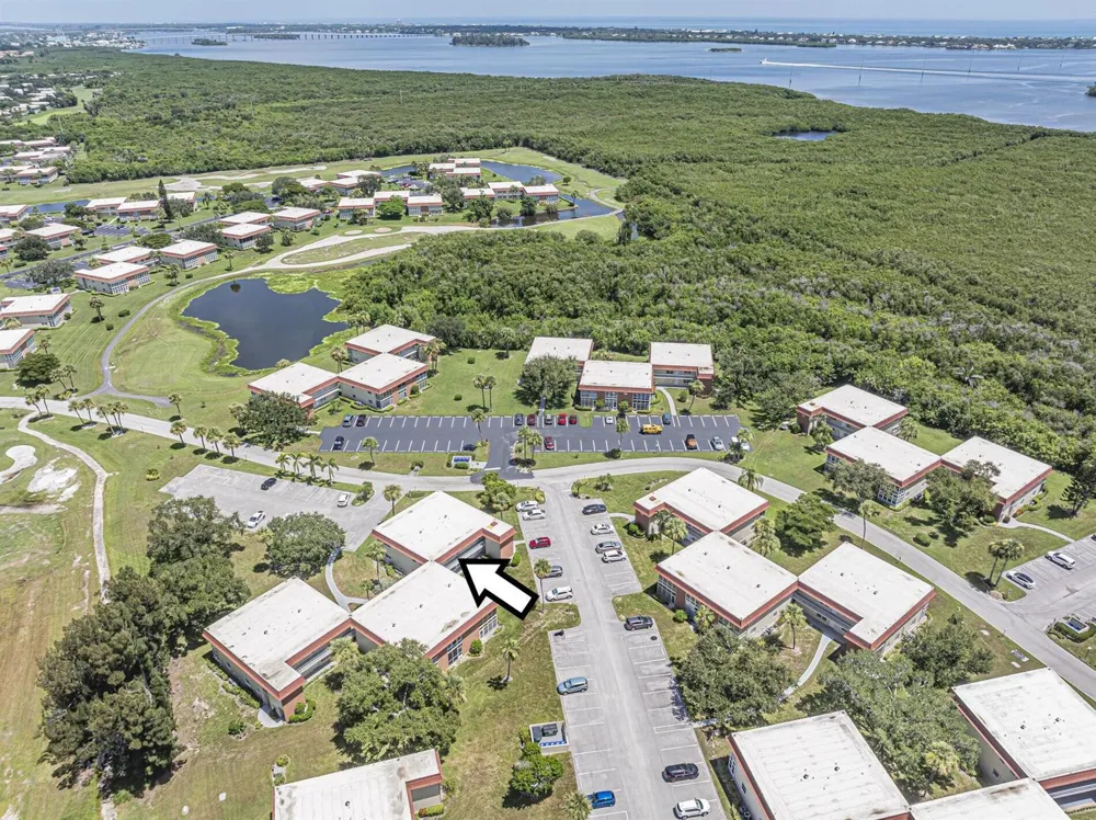 50 WOODLAND DRIVE #202 Vero Beach, FL 32962