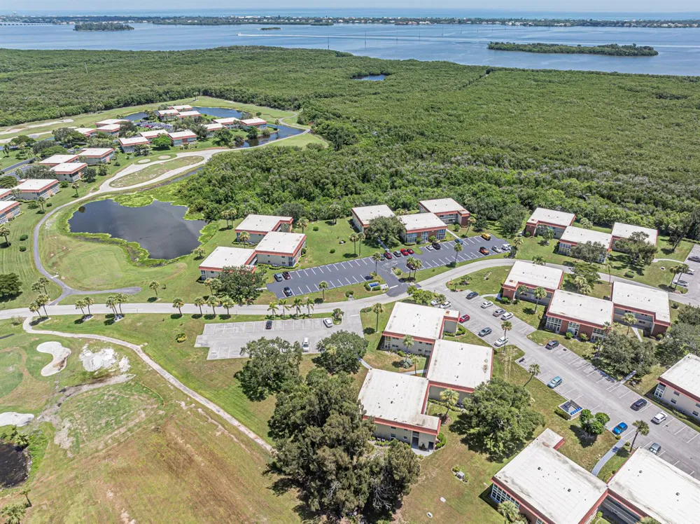 50 WOODLAND DRIVE #202 Vero Beach, FL 32962