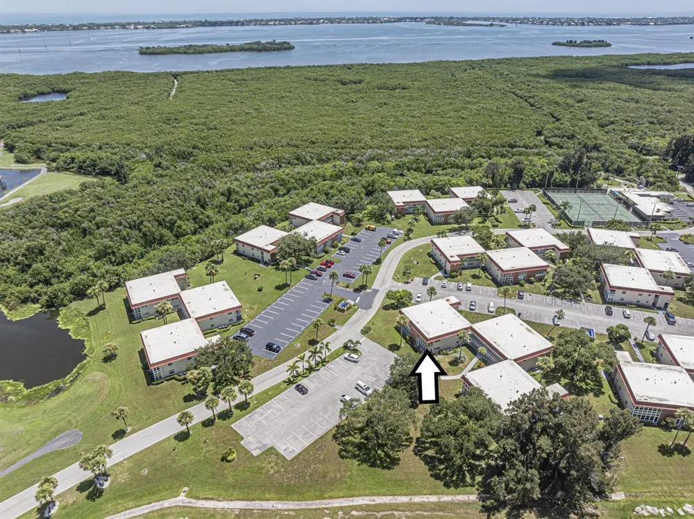 50 WOODLAND DRIVE #202 Vero Beach, FL 32962