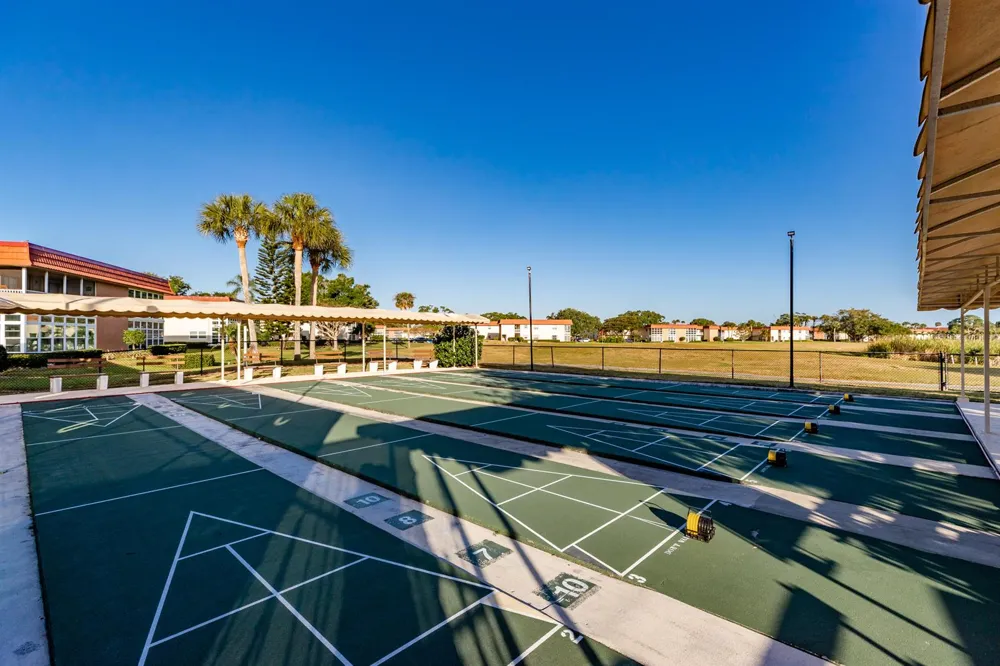 50 WOODLAND DRIVE #202 Vero Beach, FL 32962
