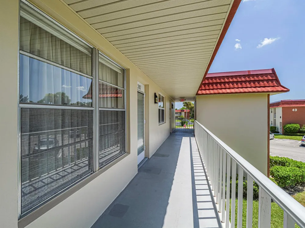 50 WOODLAND DRIVE #202 Vero Beach, FL 32962