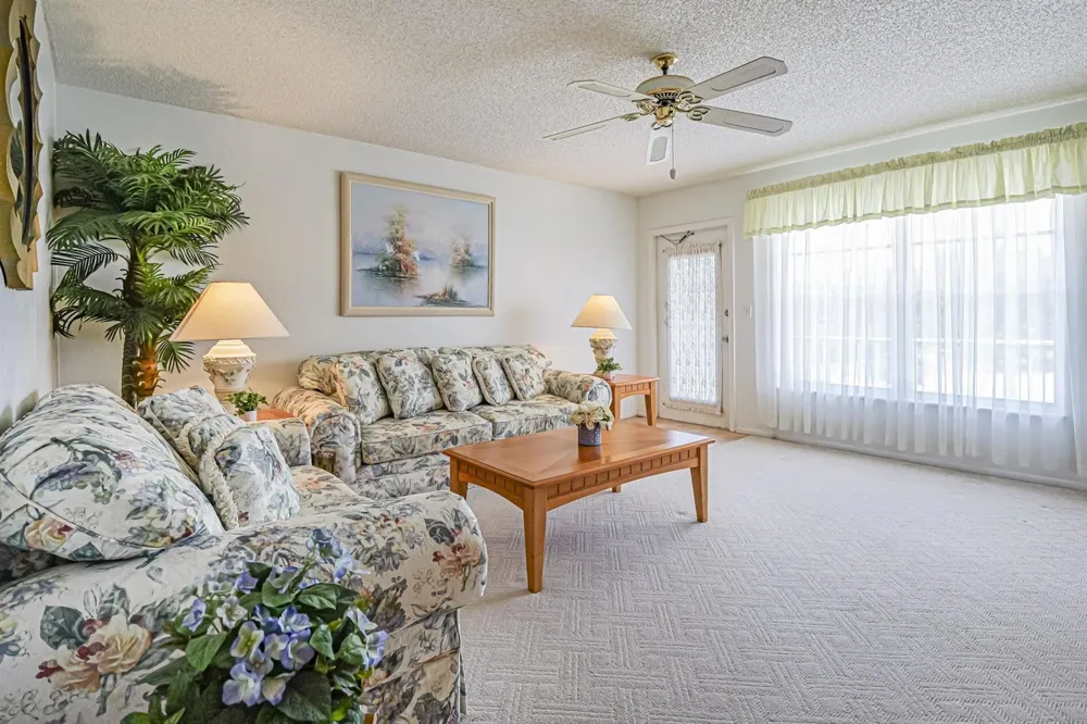 50 WOODLAND DRIVE #202 Vero Beach, FL 32962