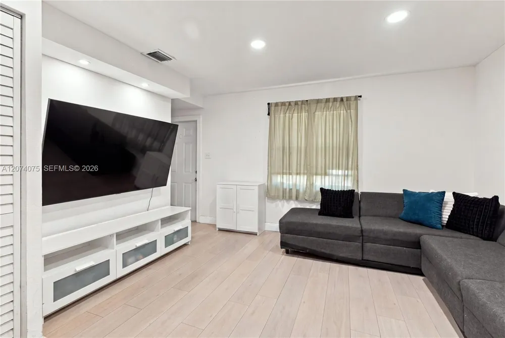 19367 NW 45th Ave Miami Gardens, FL 33055