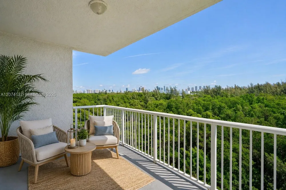 15051 Royal Oaks Ln #503 North Miami, FL 33181