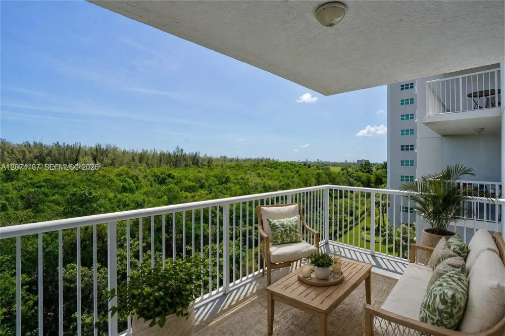 15051 Royal Oaks Ln #503 North Miami, FL 33181