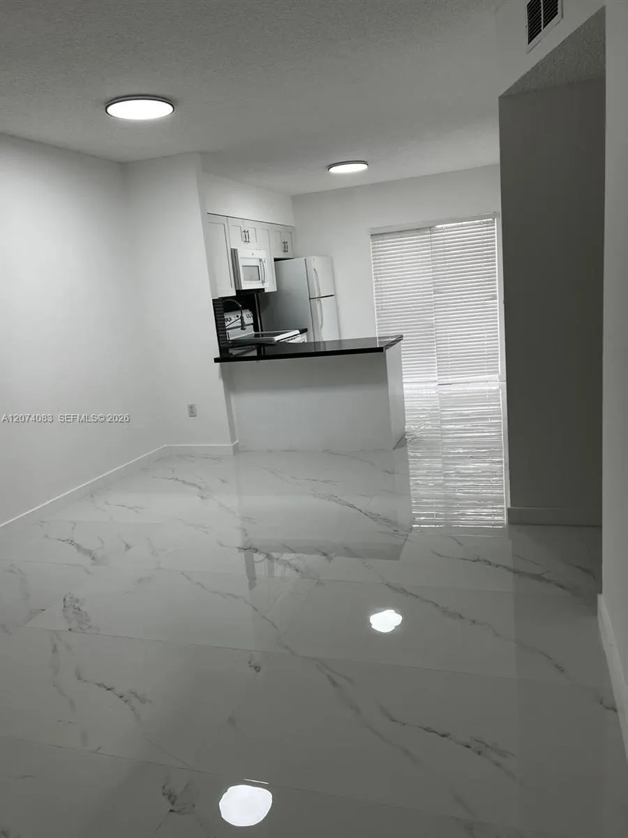 5560 W 21st Ct #108 Hialeah, FL 33016