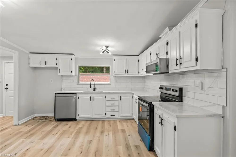 4886 Oak Branch Lane Walkertown, NC 27051