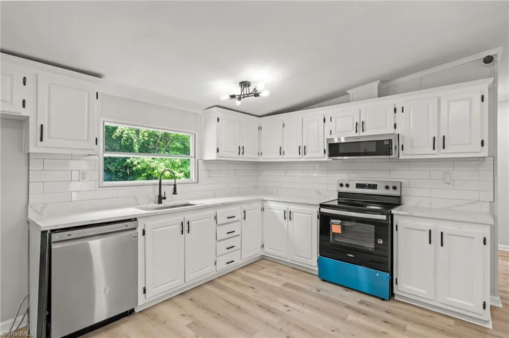 4886 Oak Branch Lane Walkertown, NC 27051