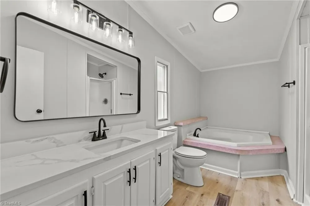 4886 Oak Branch Lane Walkertown, NC 27051