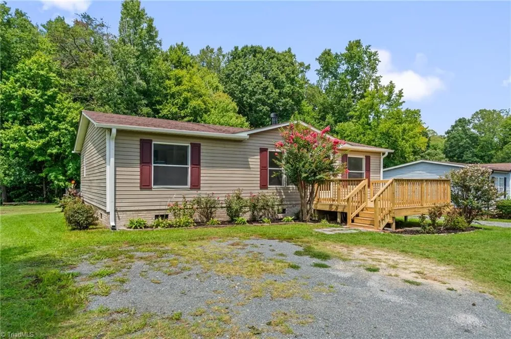 4886 Oak Branch Lane Walkertown, NC 27051