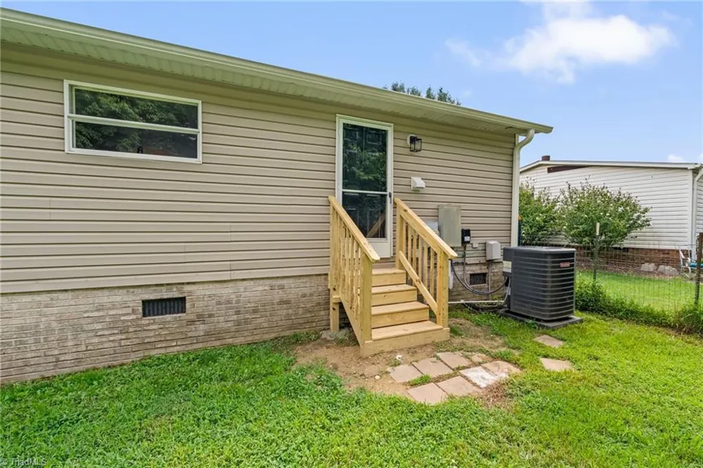 4886 Oak Branch Lane Walkertown, NC 27051