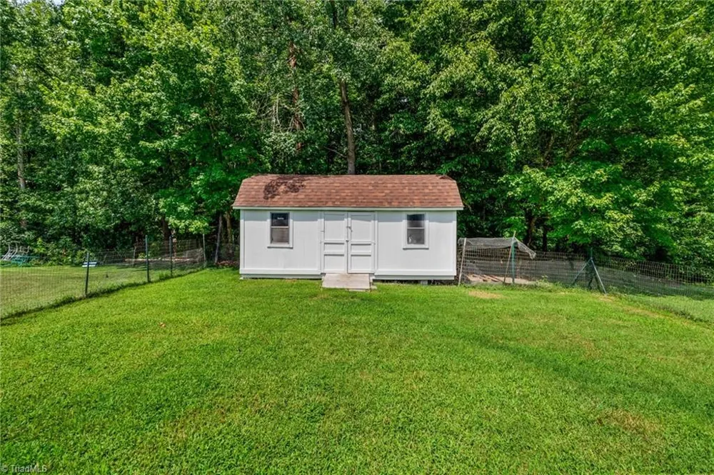 4886 Oak Branch Lane Walkertown, NC 27051