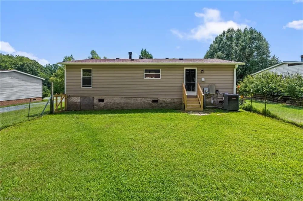 4886 Oak Branch Lane Walkertown, NC 27051
