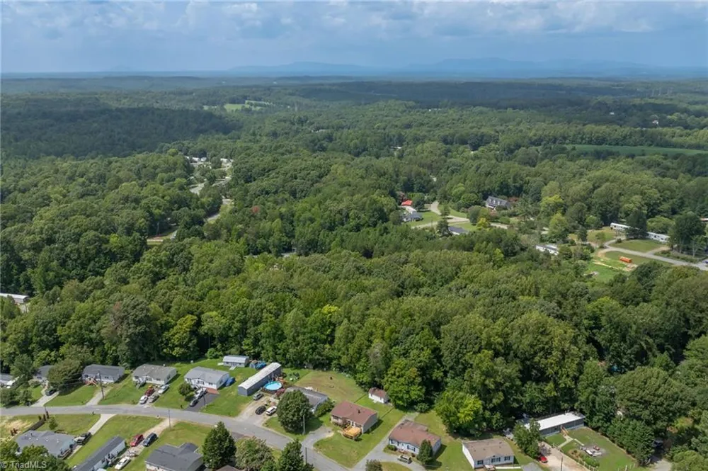 4886 Oak Branch Lane Walkertown, NC 27051