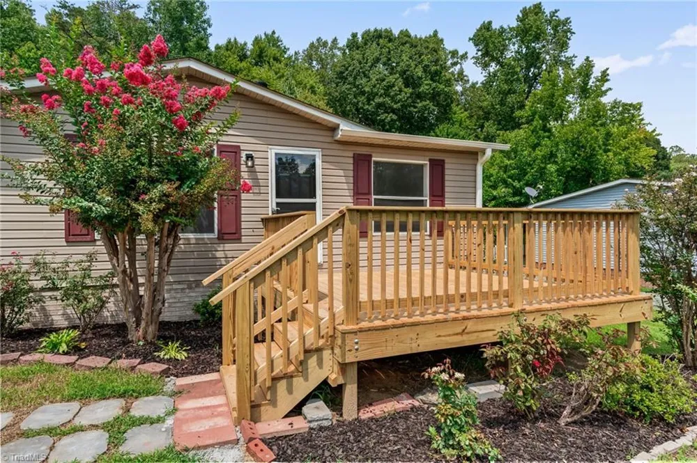 4886 Oak Branch Lane Walkertown, NC 27051