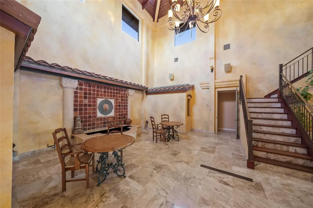 1136 LAKE SHORE DRIVE Sarasota, FL 34231