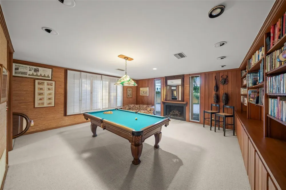 1136 LAKE SHORE DRIVE Sarasota, FL 34231
