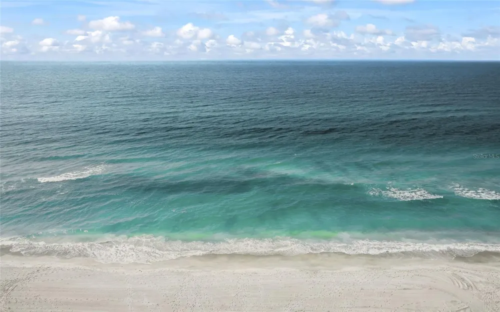 1136 LAKE SHORE DRIVE Sarasota, FL 34231