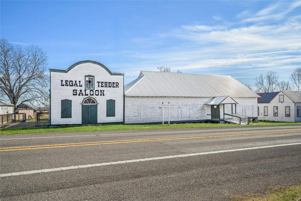 4391 Tx-237 Round Top, TX 78954