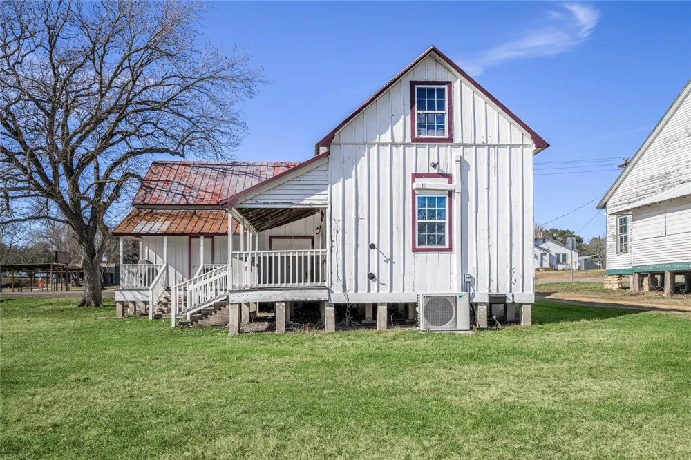 4391 Tx-237 Round Top, TX 78954