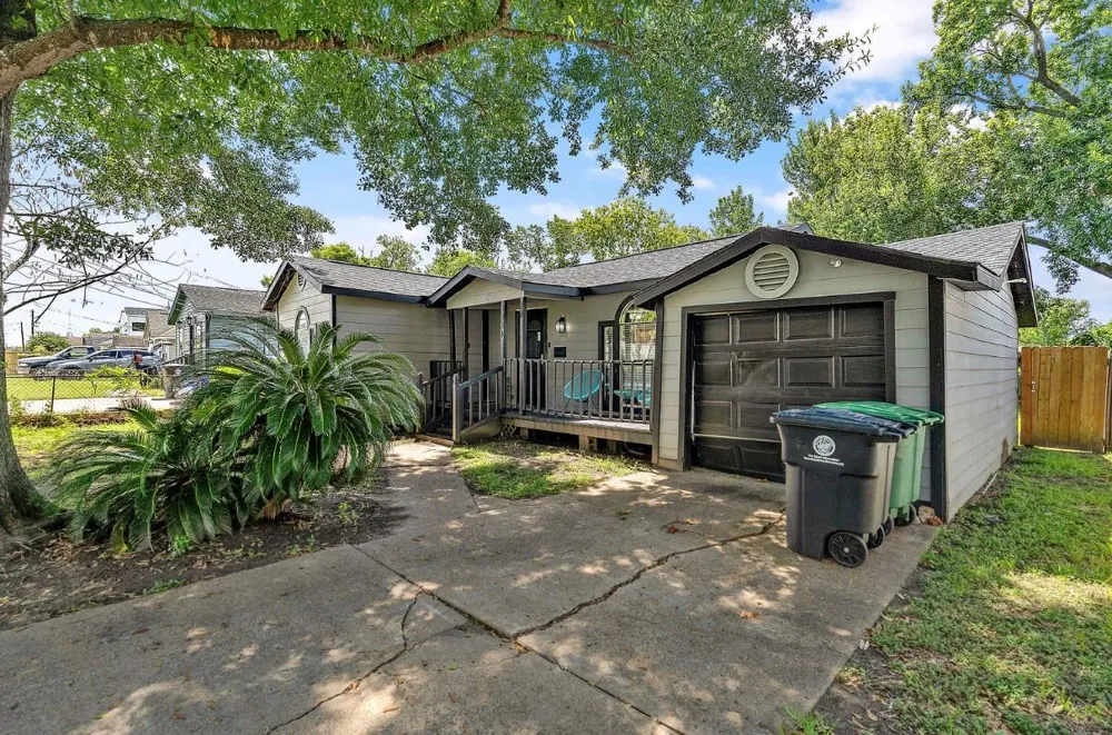 4414 Knoxville Street Houston, TX 77051