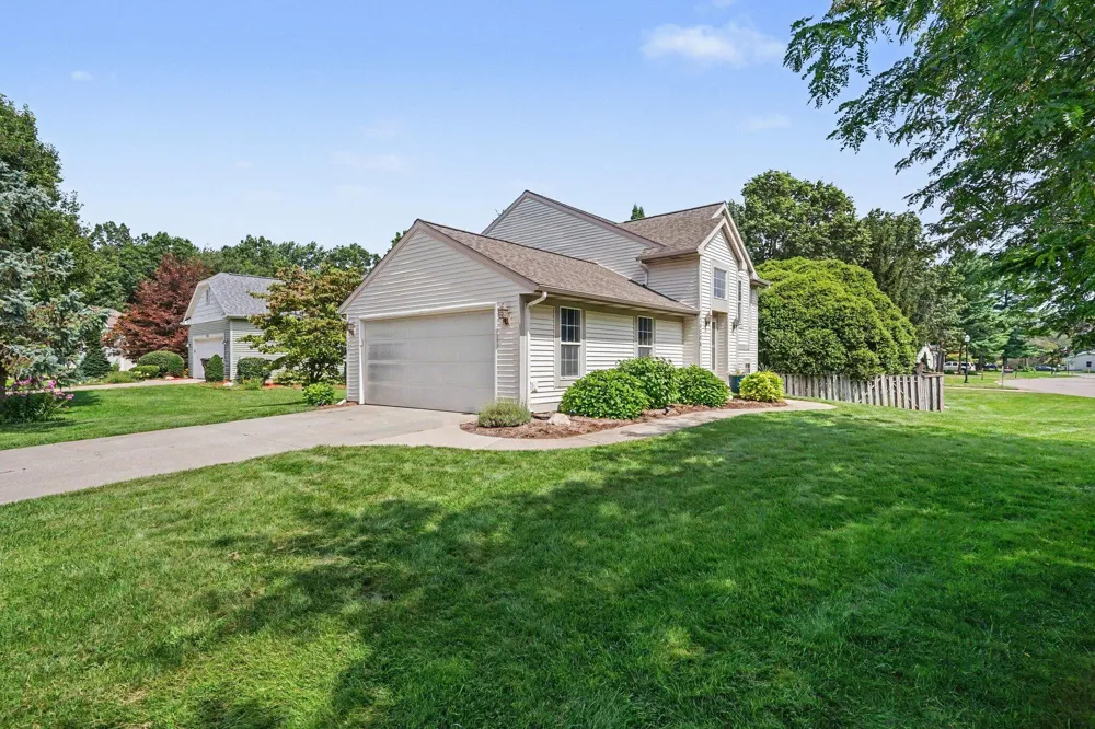 14255 Ottawa Creek Lane Holland, MI 49424