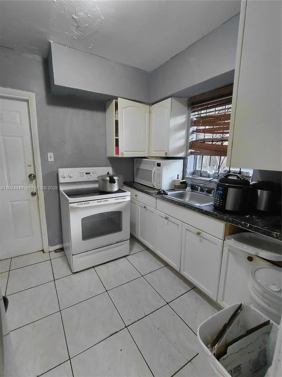 1530 NW 68th Ter Miami, FL 33147