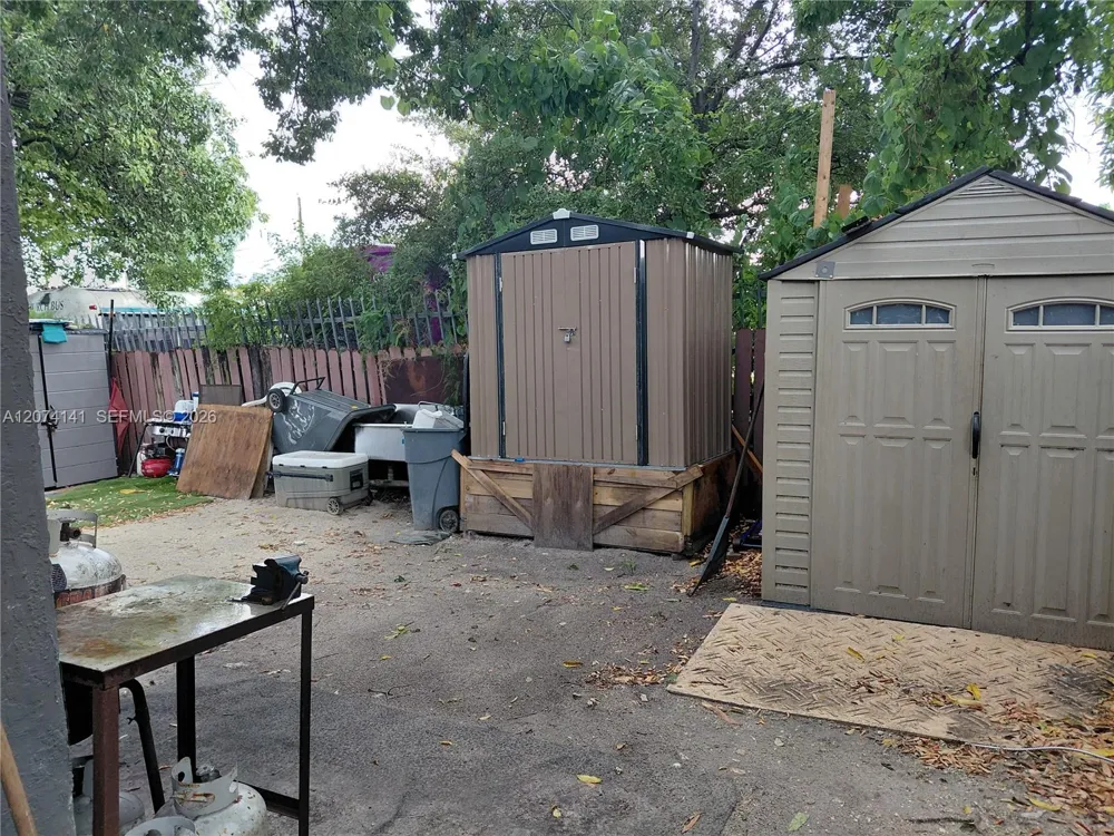 1530 NW 68th Ter Miami, FL 33147